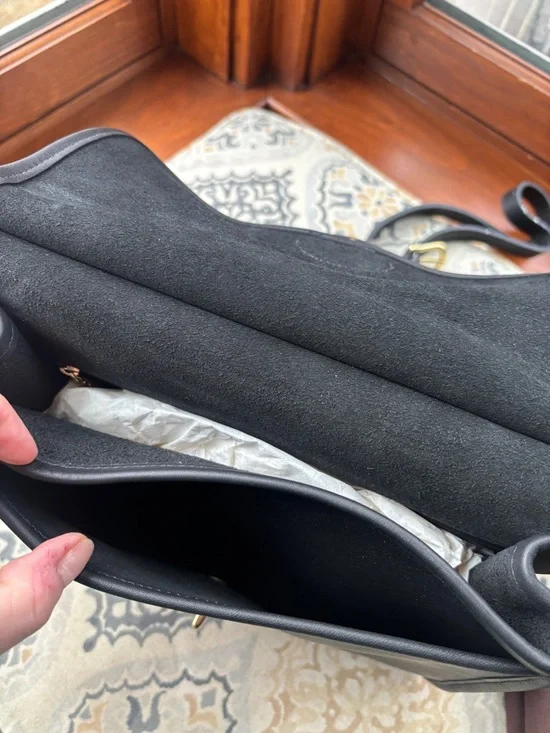 Vintage Coach black leather (style 9927) crossbody/shoulder bag w/ gold hardware - Picture 4 of 4